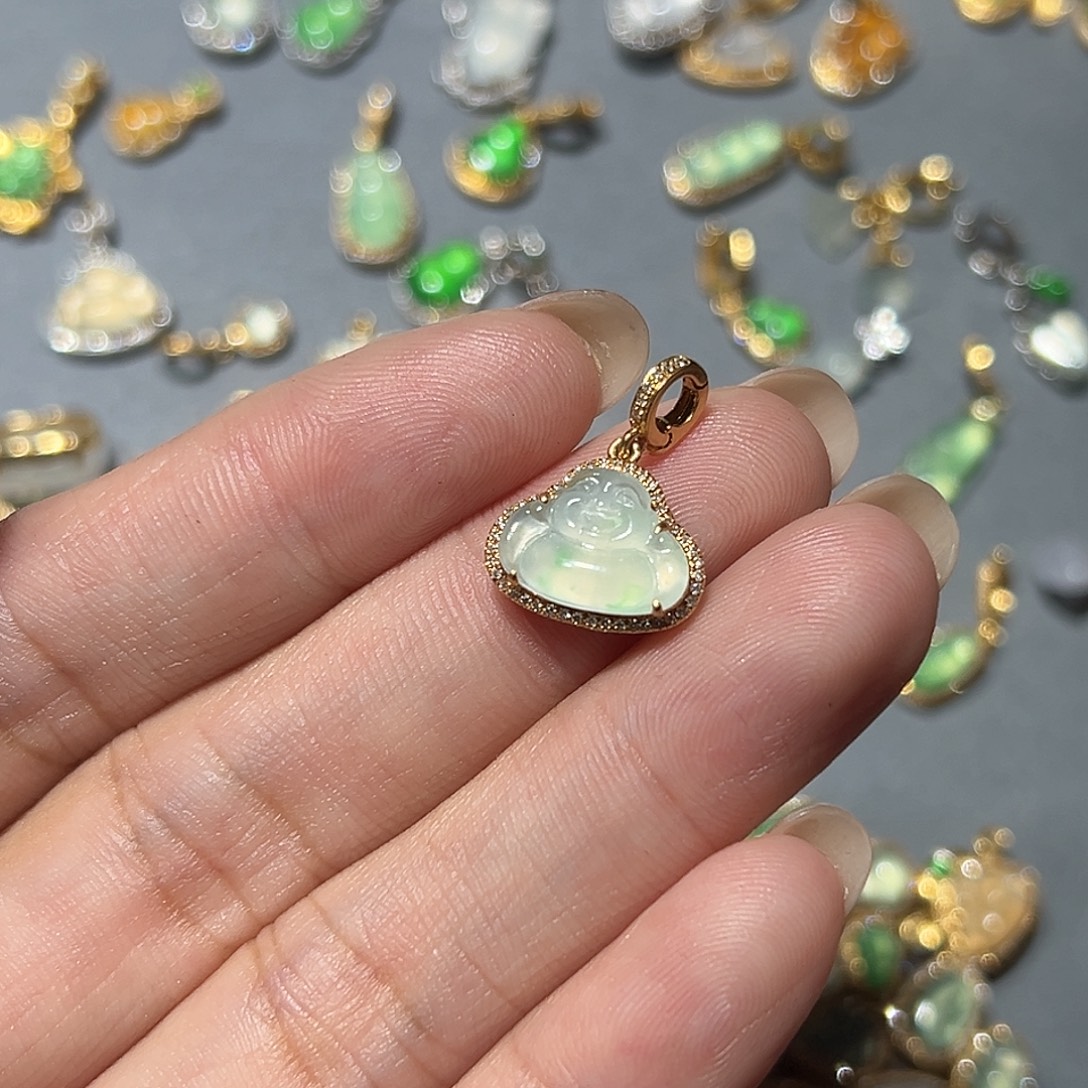 翡翠18K金镶嵌颈饰