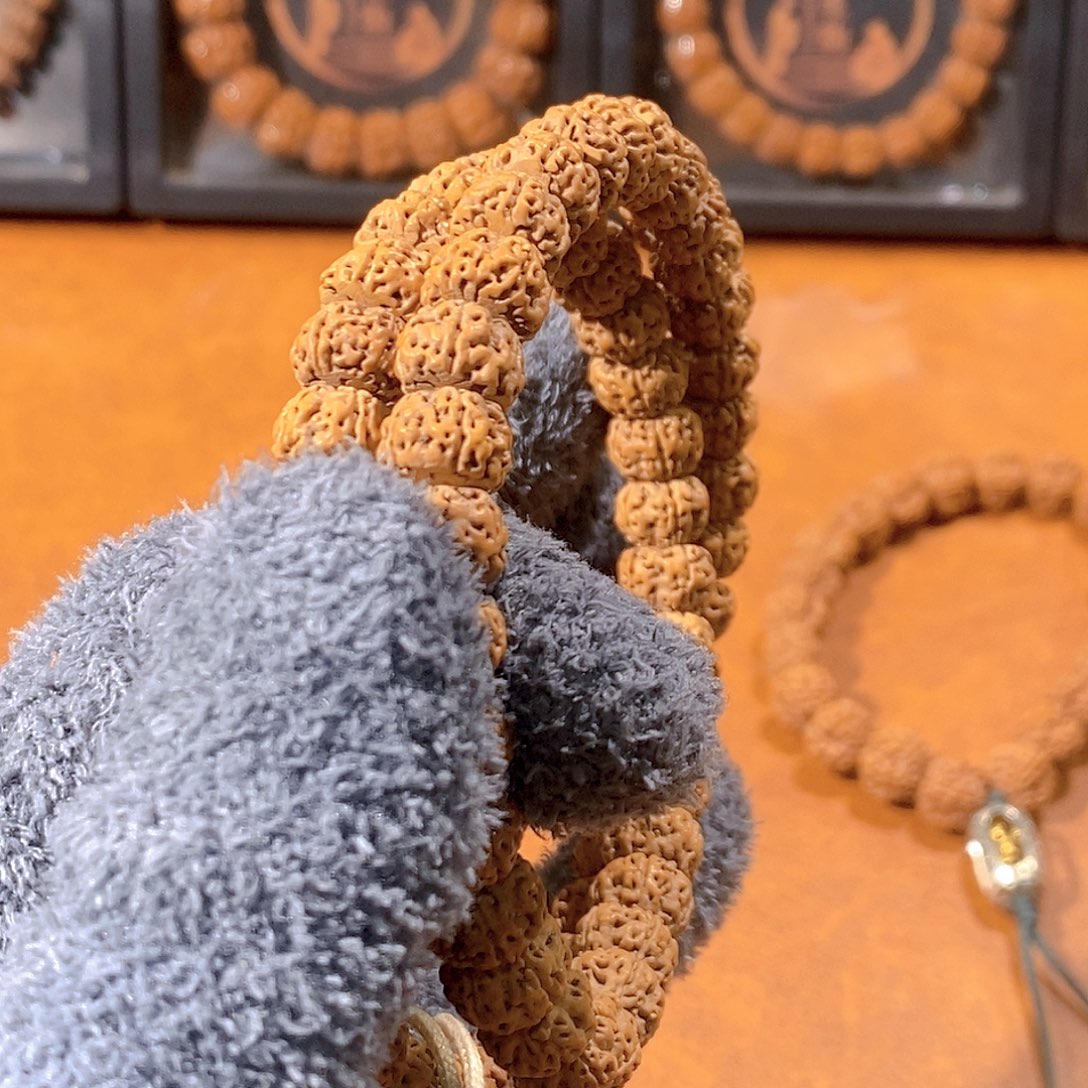 初***。吊坠金刚菩提树王双圈