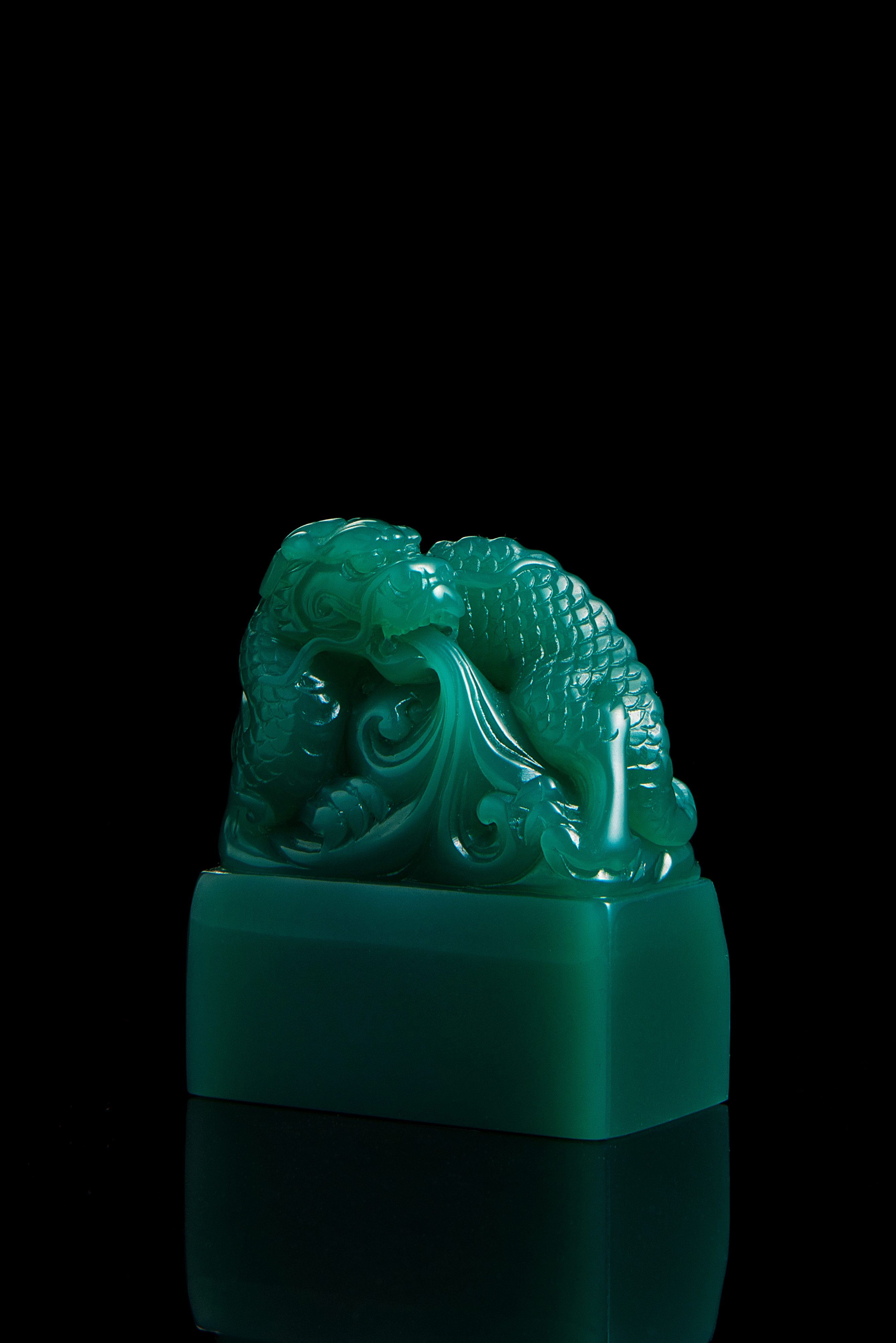 缅甸雅安新绿传统盘龙钮石雕