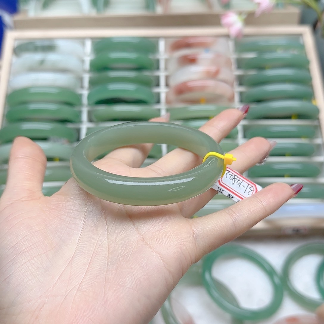 石英质玉手镯未镶嵌58口径