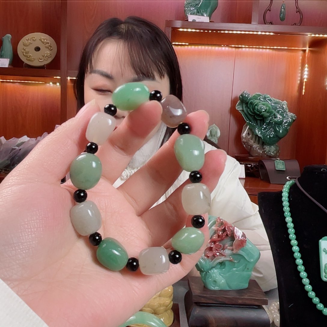密玉（石英质玉）颈饰未镶嵌