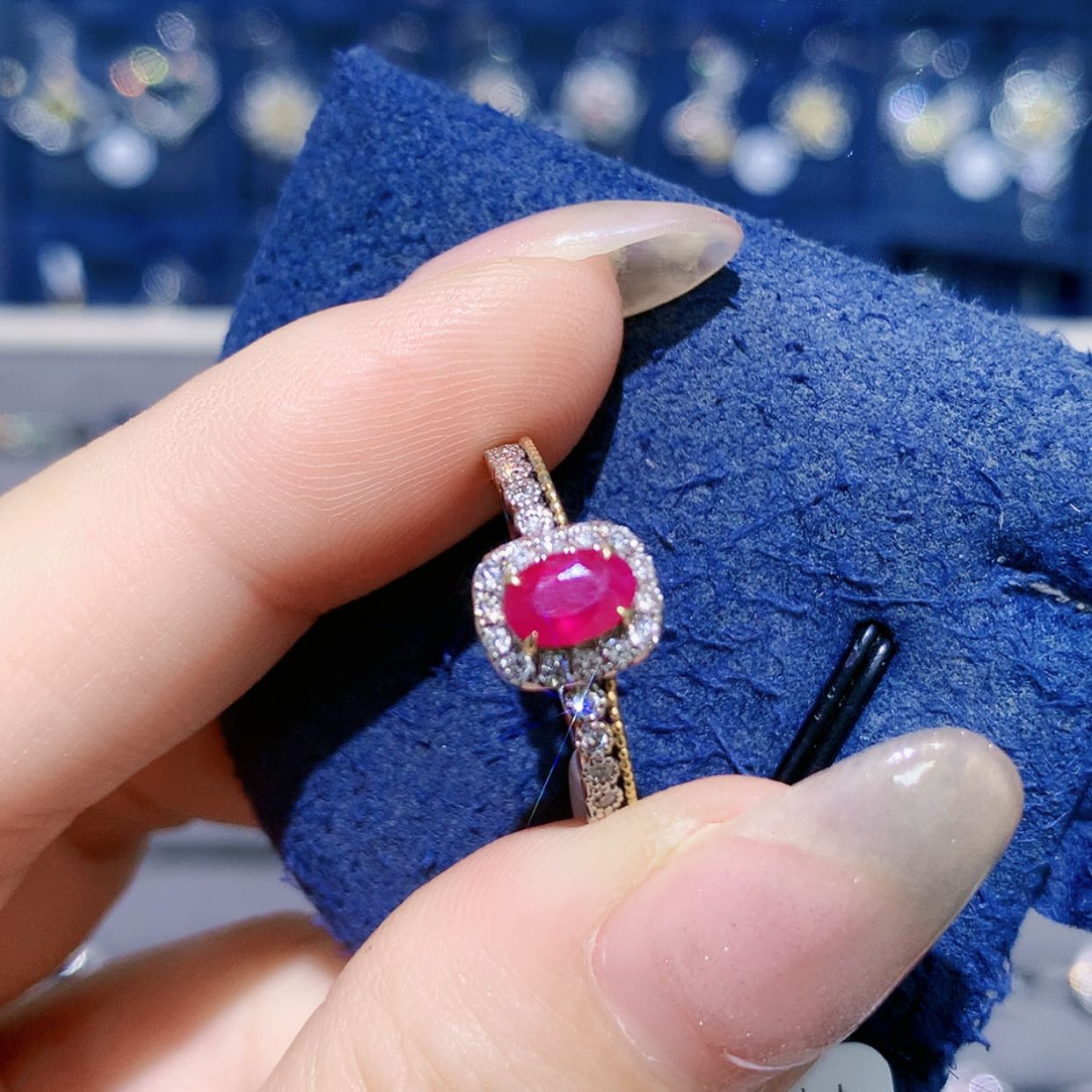 【闪购商品】18K金镶嵌戒指红宝石