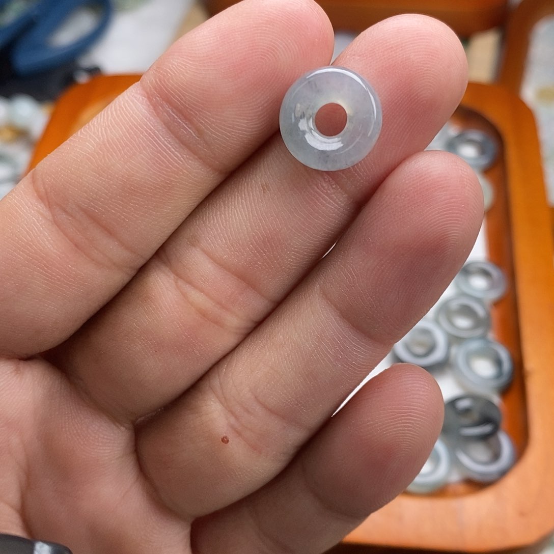 翡翠颈饰未镶嵌?***?乌鸡甜甜圈