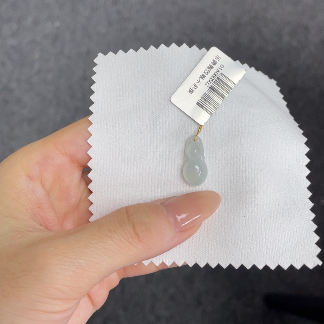 翡翠未镶嵌颈饰葫芦