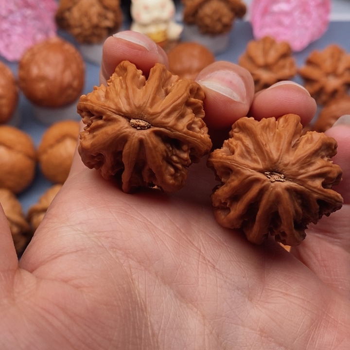 文玩核桃把件九龙筋