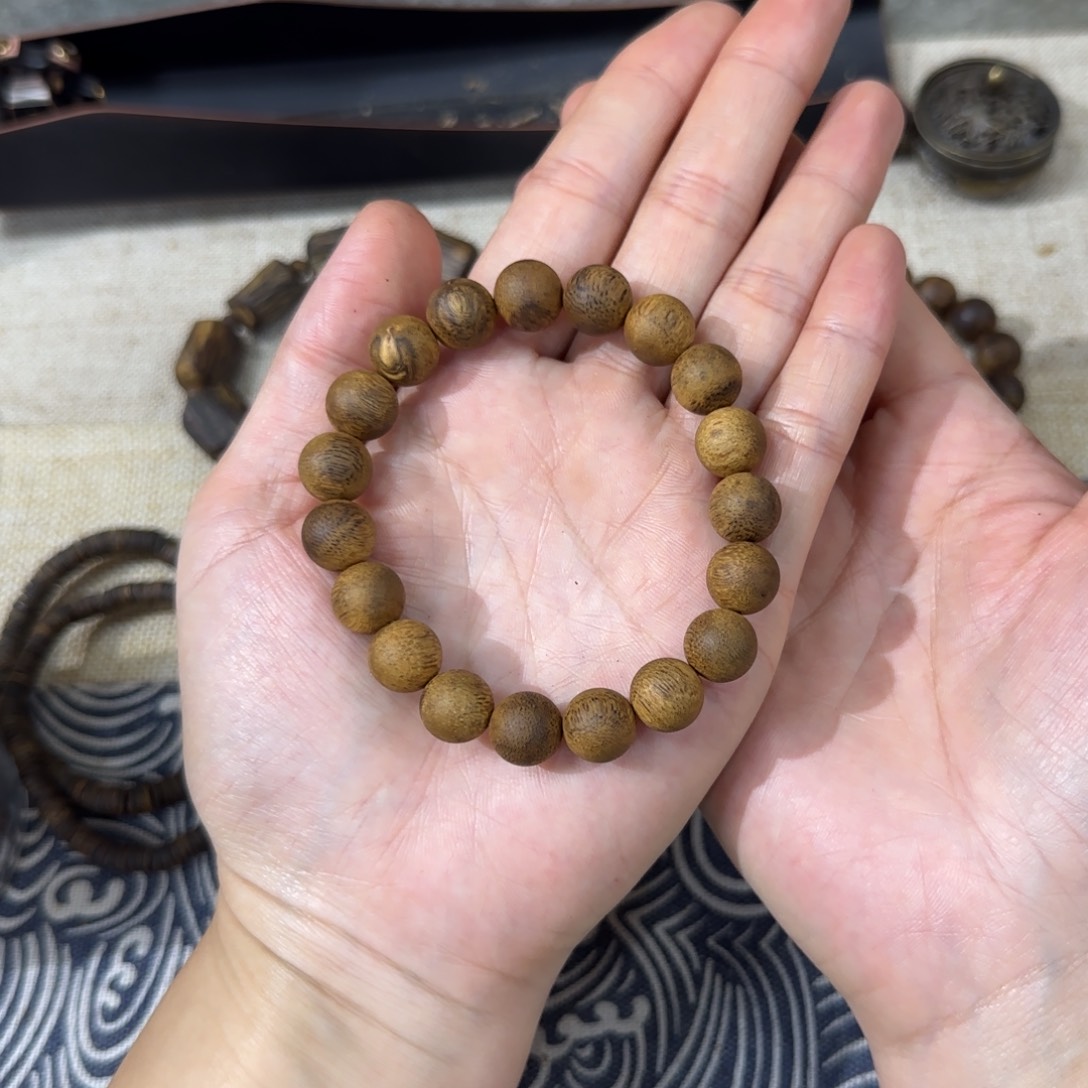 沉香手串1.1规格10克白奇老料