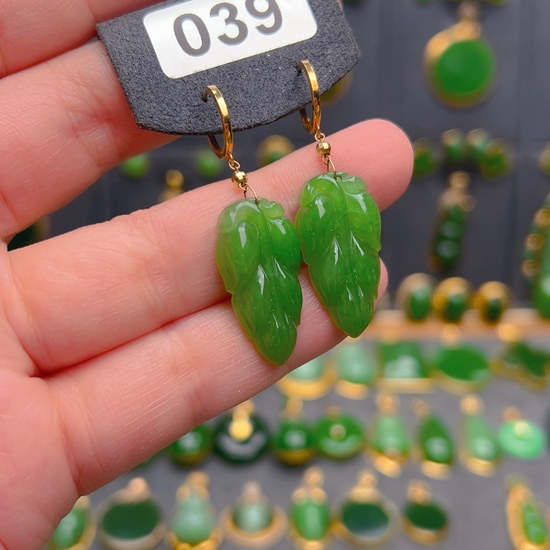 和田玉18K金镶嵌耳饰