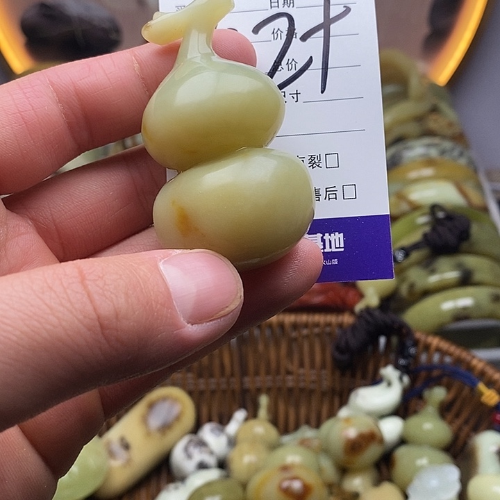 未镶嵌蛇纹石玉颈饰杏*