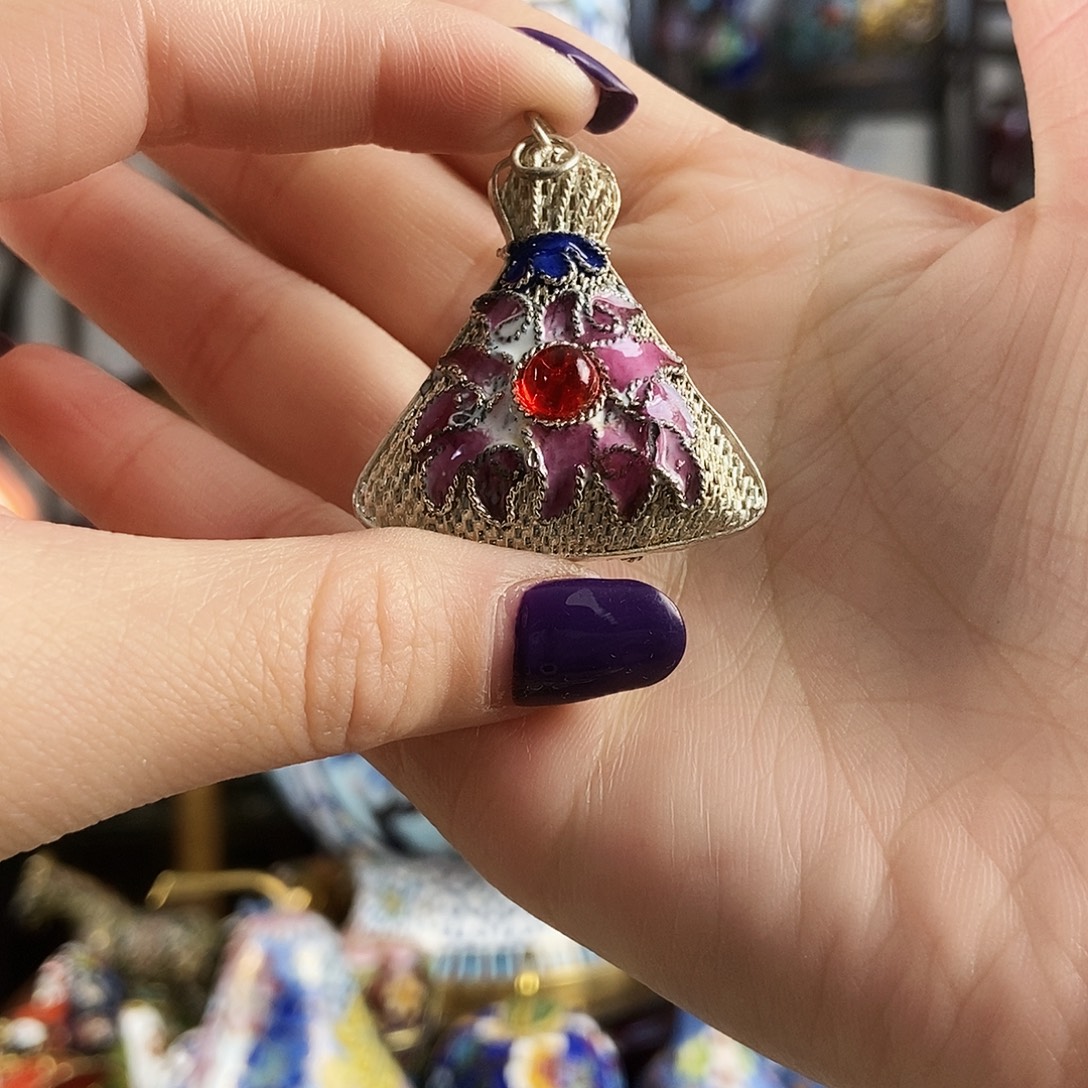 琴***扬铜花丝镶嵌大吊坠（钱袋子）