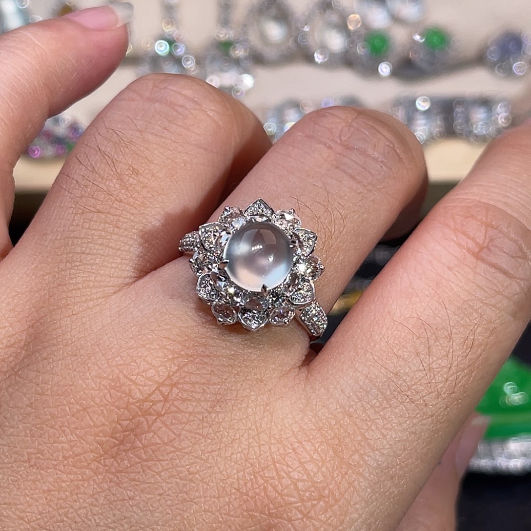 翡翠18K金镶嵌戒指玻璃种冰蛋