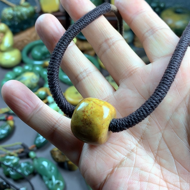 吊坠(赠链)未镶嵌岫岩河磨玉（透闪石质玉）