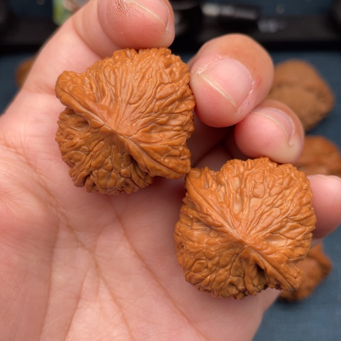 文玩核桃把件全品绣球36