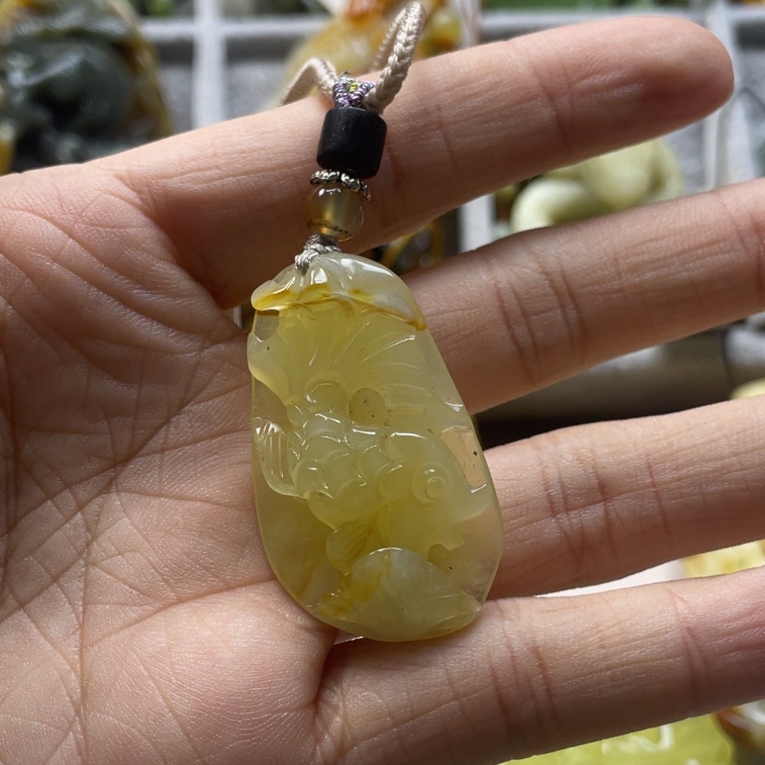 蛇纹石玉颈饰未镶嵌