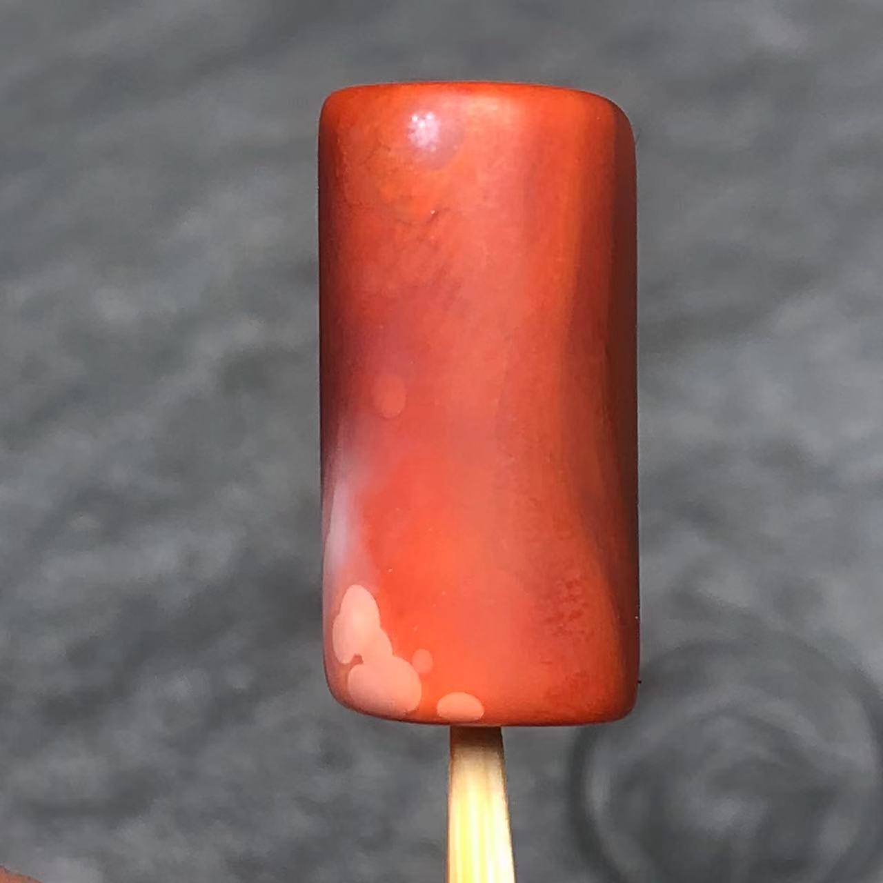 天然原矿南红桶珠配饰，长16直径8毫米