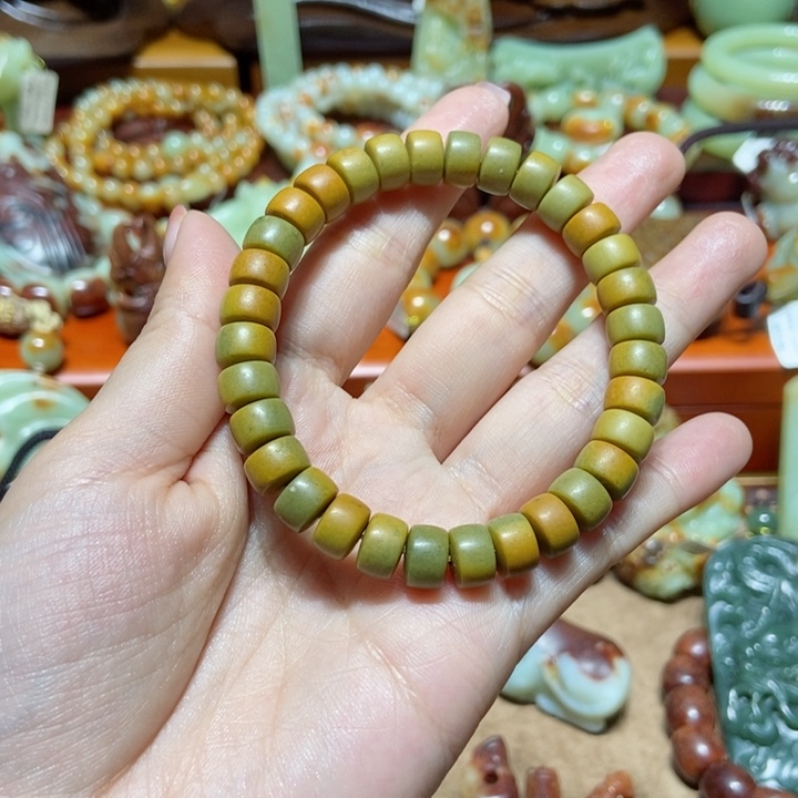 岫岩河磨玉（透闪石质玉）手链未镶嵌春**哥