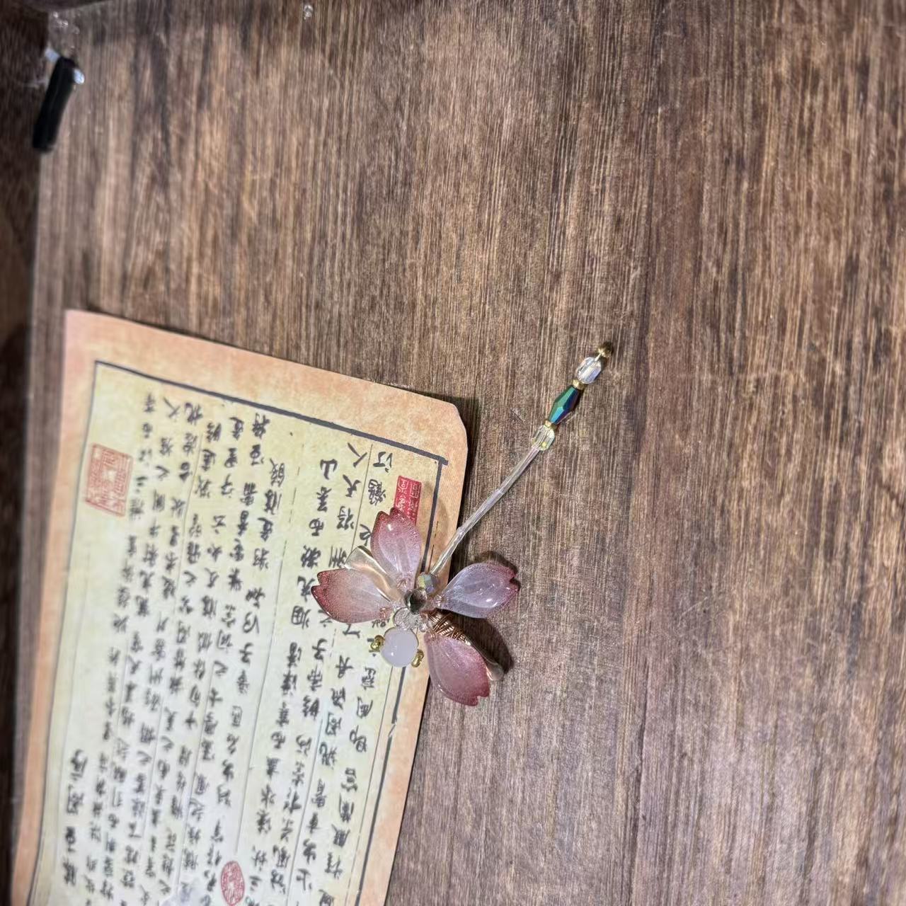 米珠红蜻蜓发夹一只。前尘梦古风汉服配饰