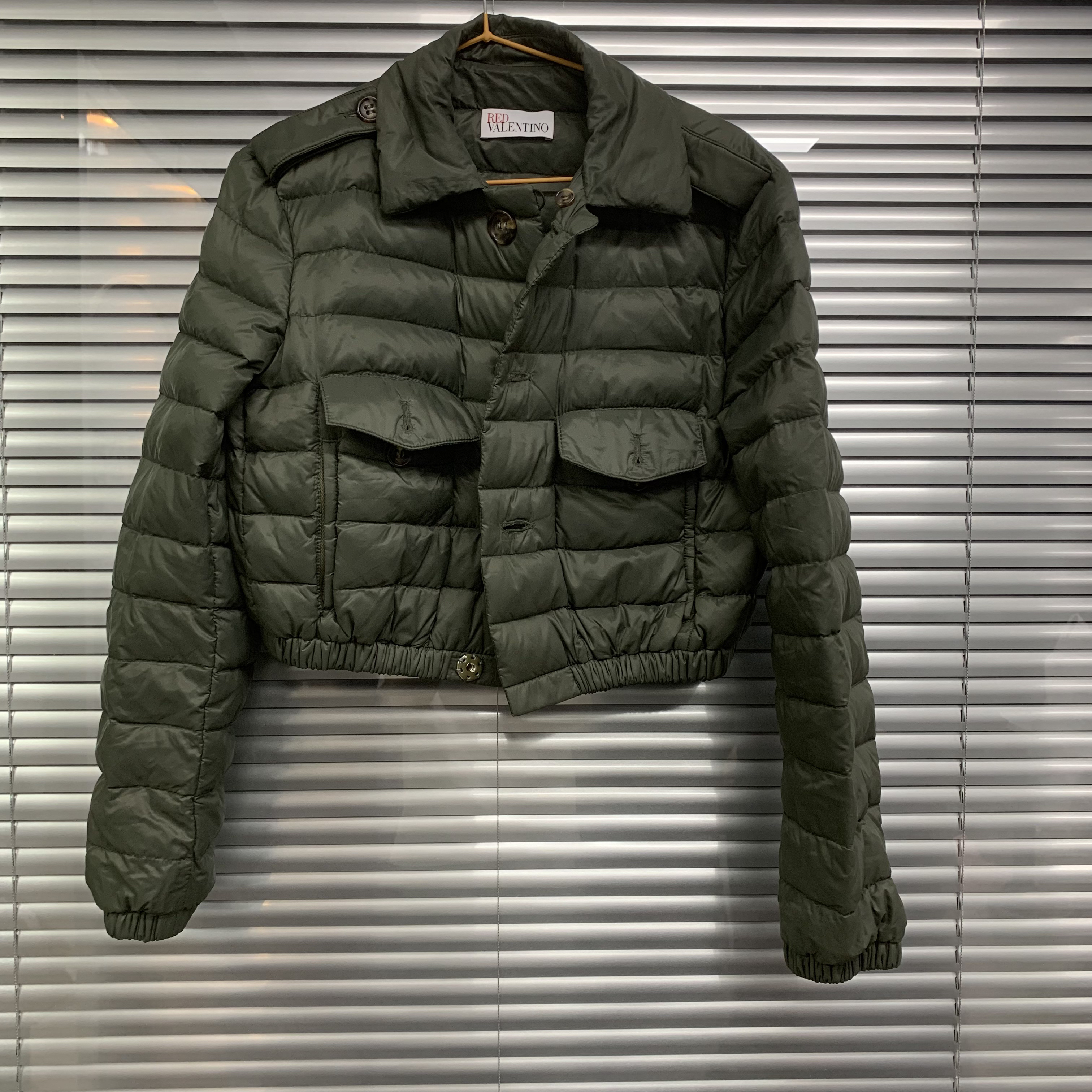 99新 Valentino/华伦天奴 短款羽绒服/40码/D02186