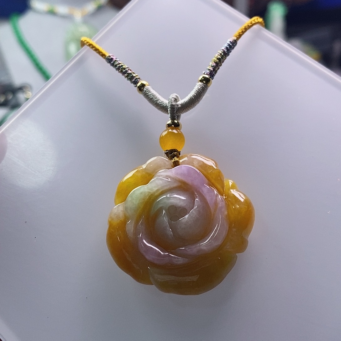 翡翠未镶嵌吊坠(赠链)