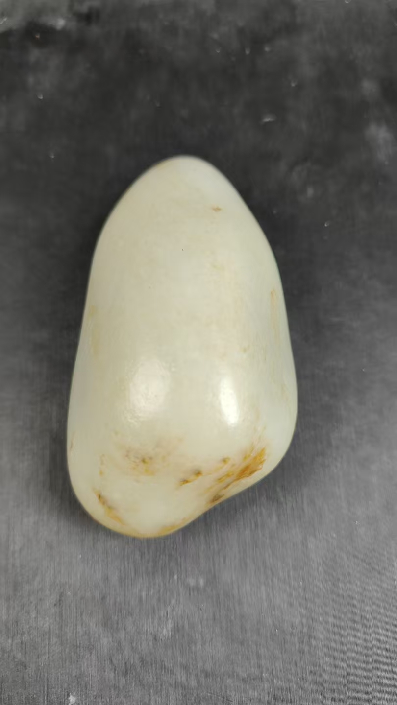 巴依哥精美和田玉136.1克