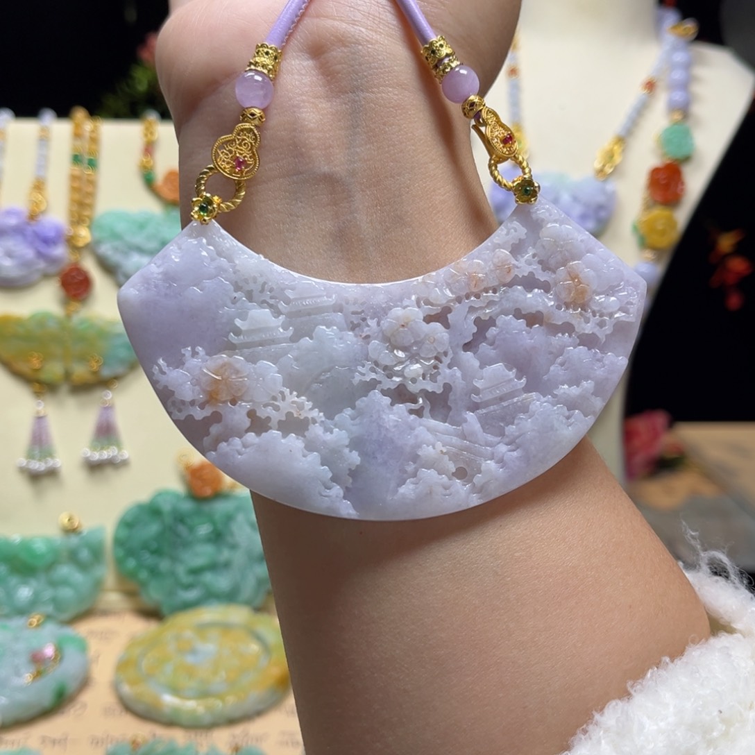 翡翠颈饰未镶嵌山水大弯弯