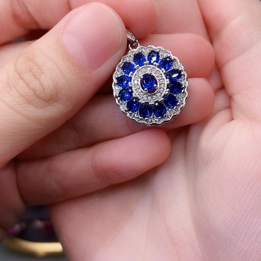 银S925镶嵌蓝宝石吊坠(赠链)