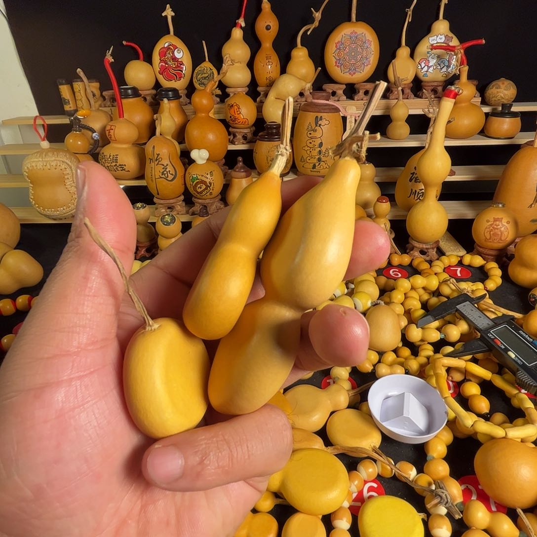 h****～三个小扁葫芦把件