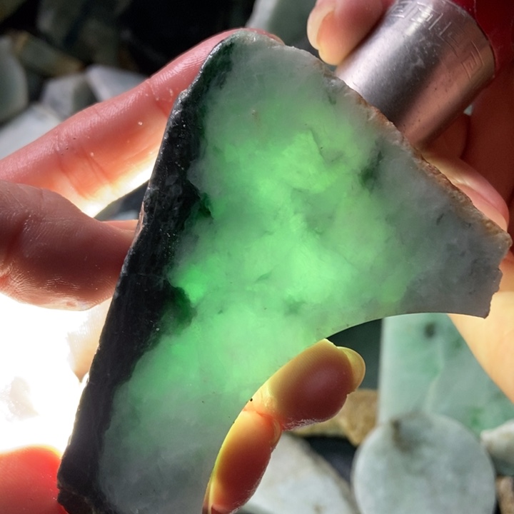 翡翠颈饰未镶嵌天然翡翠