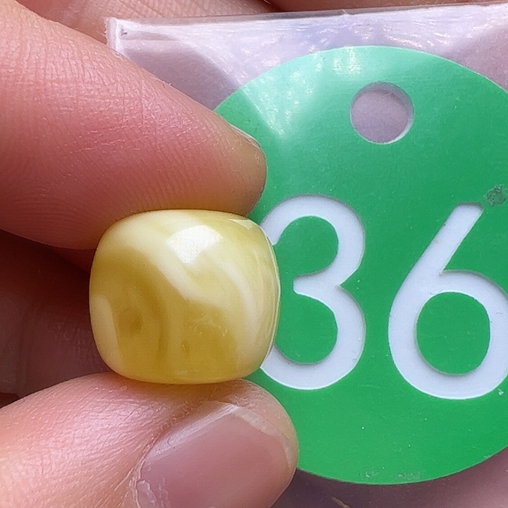 蜜蜡未镶嵌珠宝奇石12.8m m