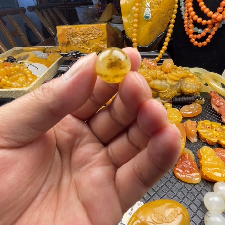 石英质玉（黄龙玉）手链未镶嵌木***室