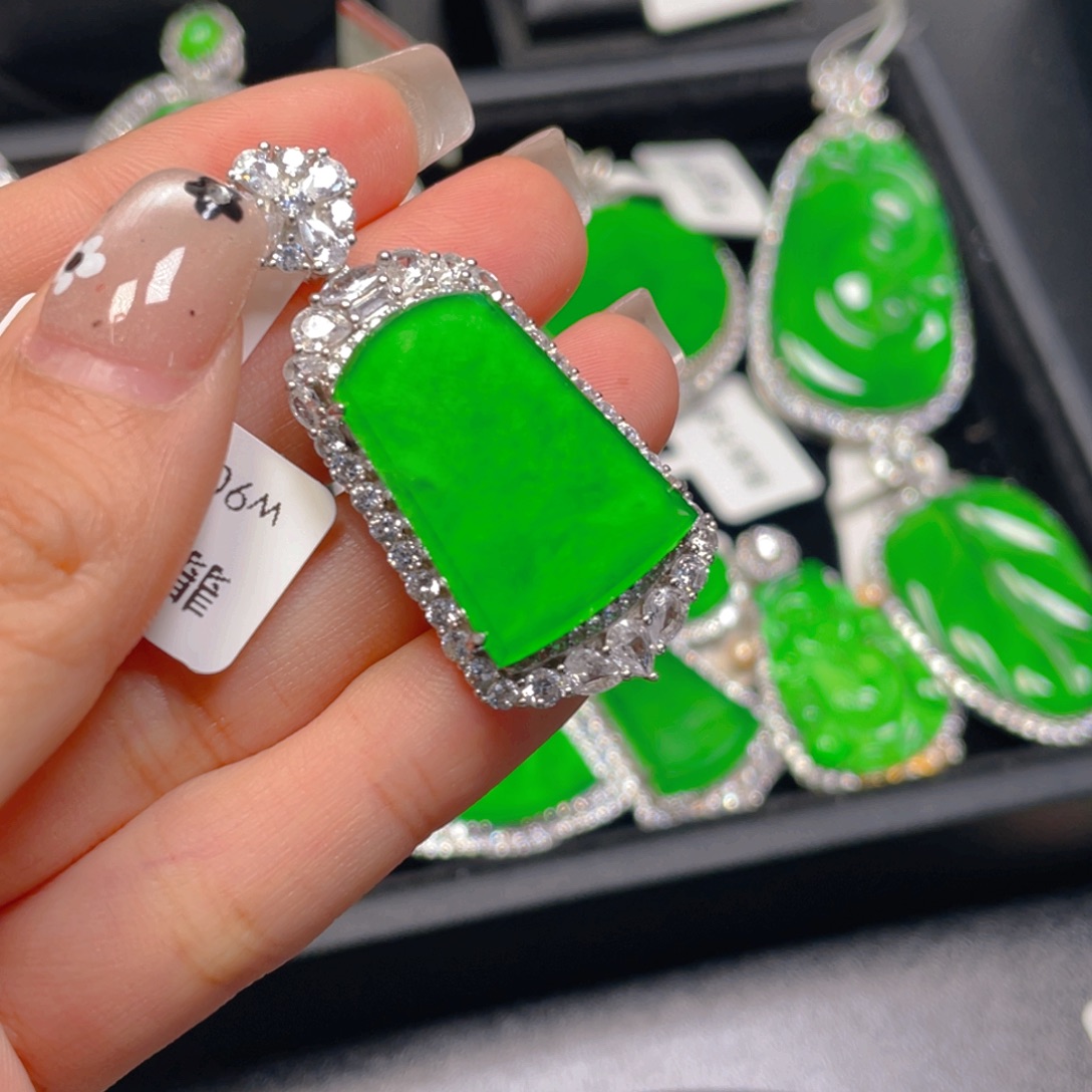 翡翠未镶嵌吊坠(不含链)