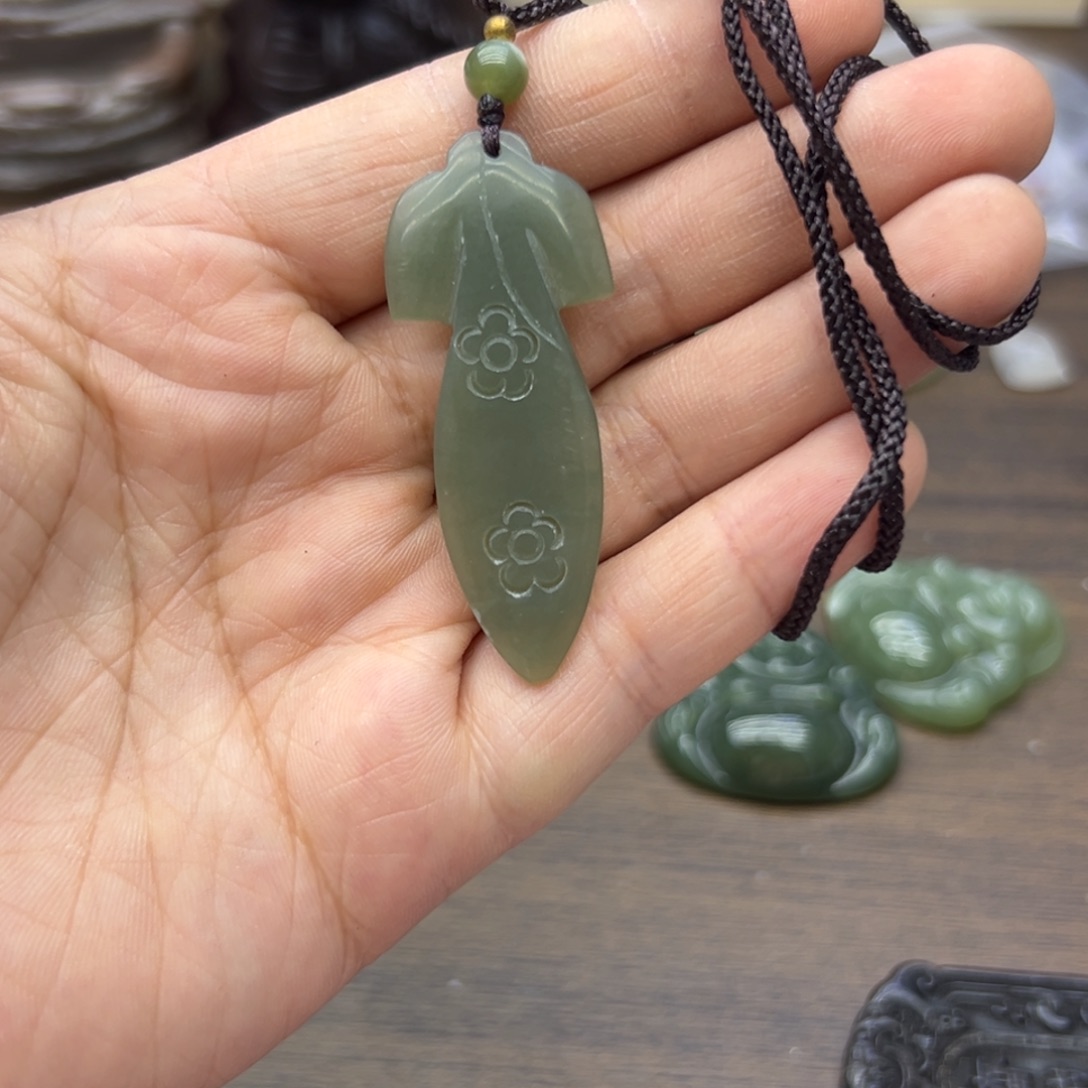 和田玉未镶嵌颈饰182