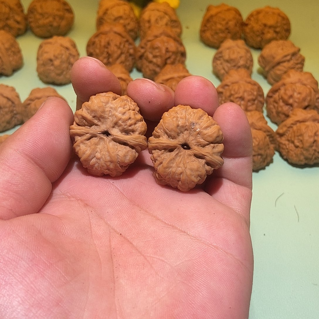 文玩核桃吊坠大*维蛤蟆头32一对