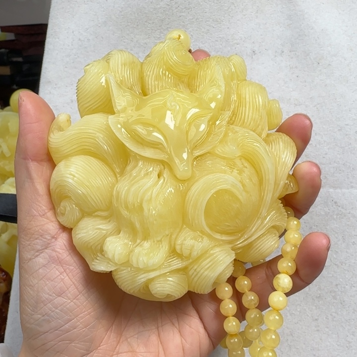 蜜蜡珠宝奇石未镶嵌