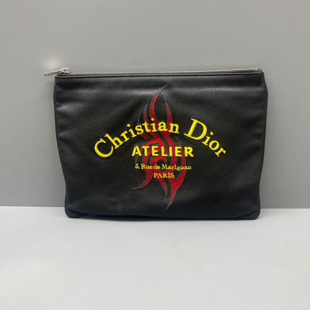 95新 DIOR/迪奥 荔枝纹字母刺绣手拿包 尺寸27*20 SV16518