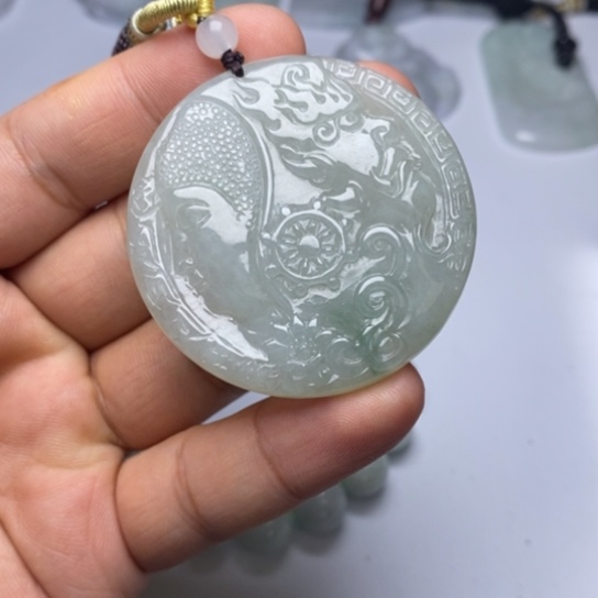 碳***厂翡翠未镶嵌颈饰翡翠