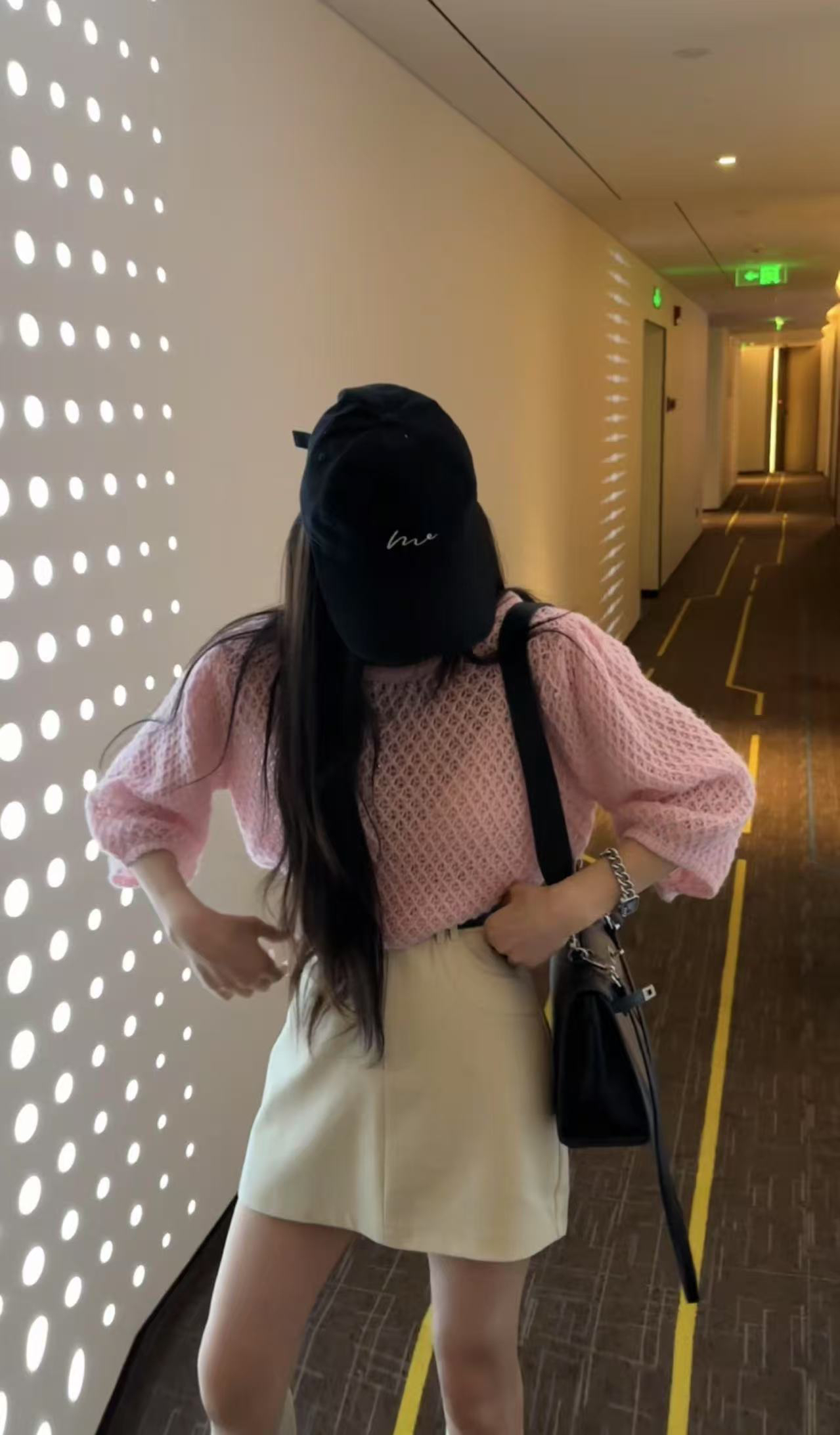 短袖毛衣/米色西服裙
