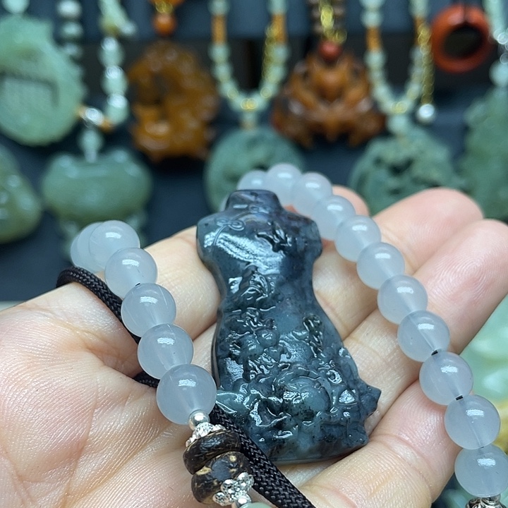 未镶嵌蛇纹石玉颈饰云**曜