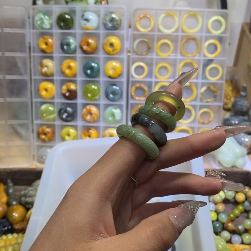 【闪购商品】蛇纹石玉颈饰未镶嵌77