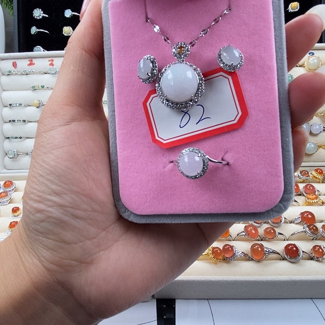 翡翠未镶嵌戒指缅甸