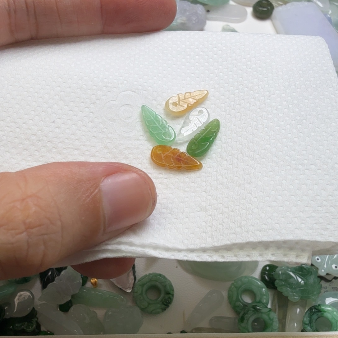 翡翠未镶嵌颈饰169