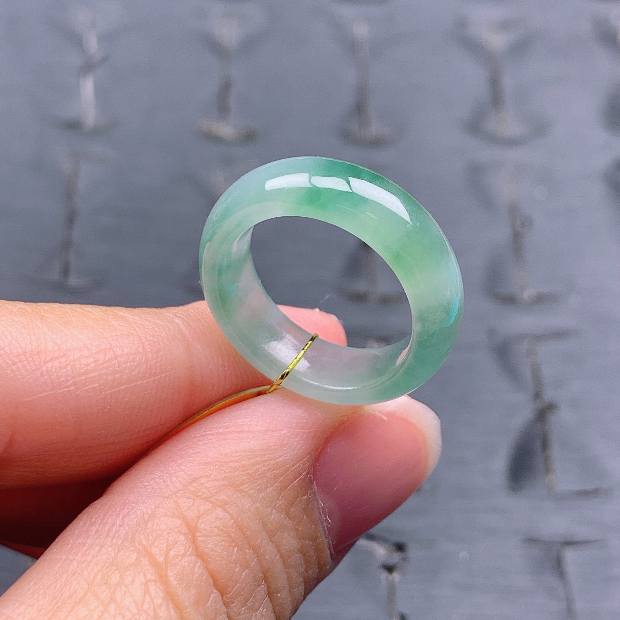 10号缅甸天然A货翡翠T611 内径15.6/5.9/3.4mm 冰晴水飘绿戒指