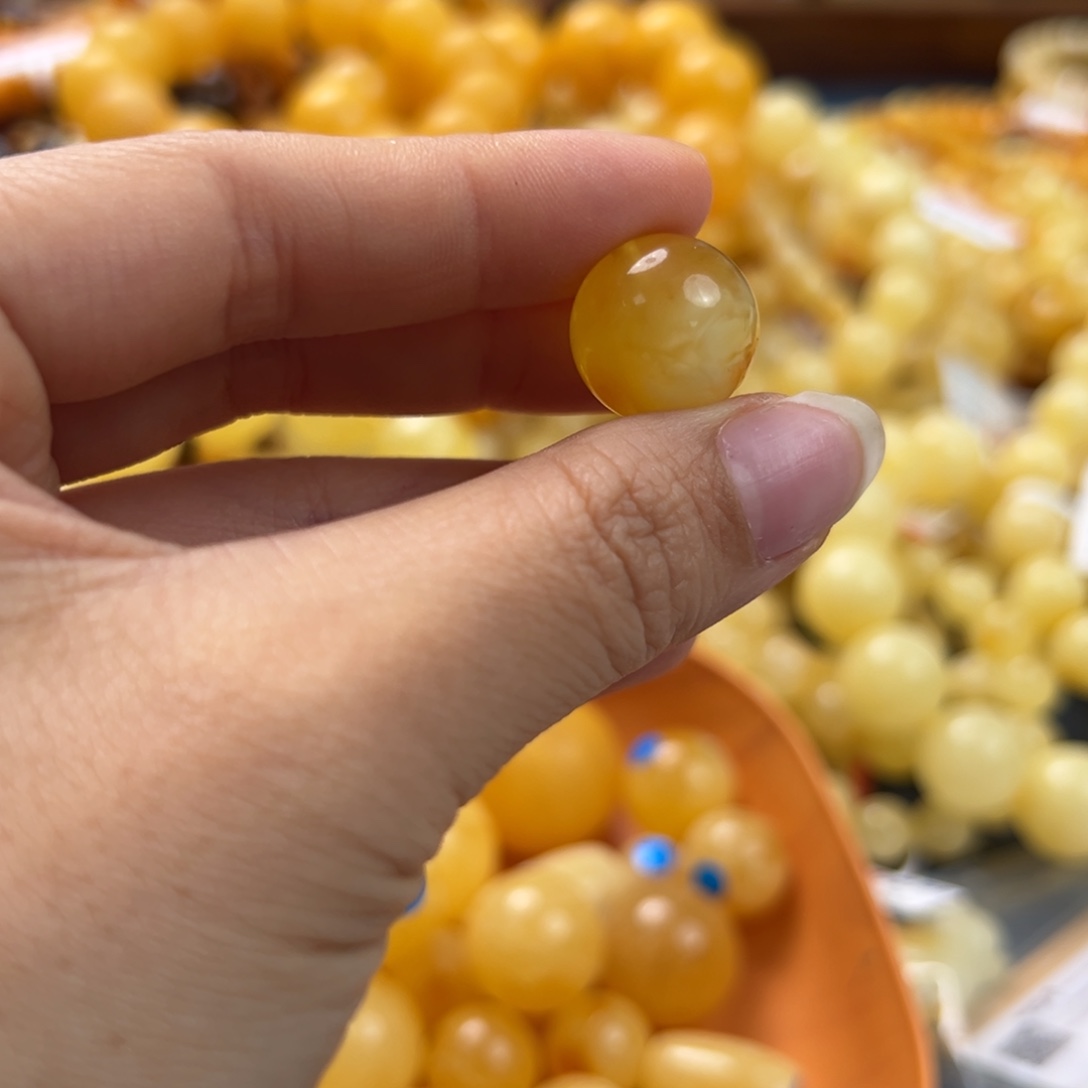 未镶嵌琥珀珠宝奇石