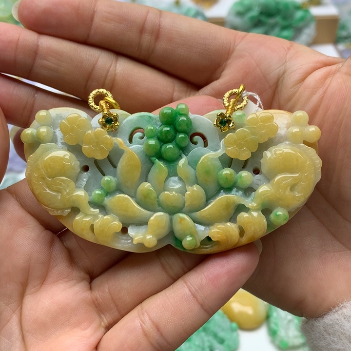 翡翠颈饰未镶嵌翡翠
