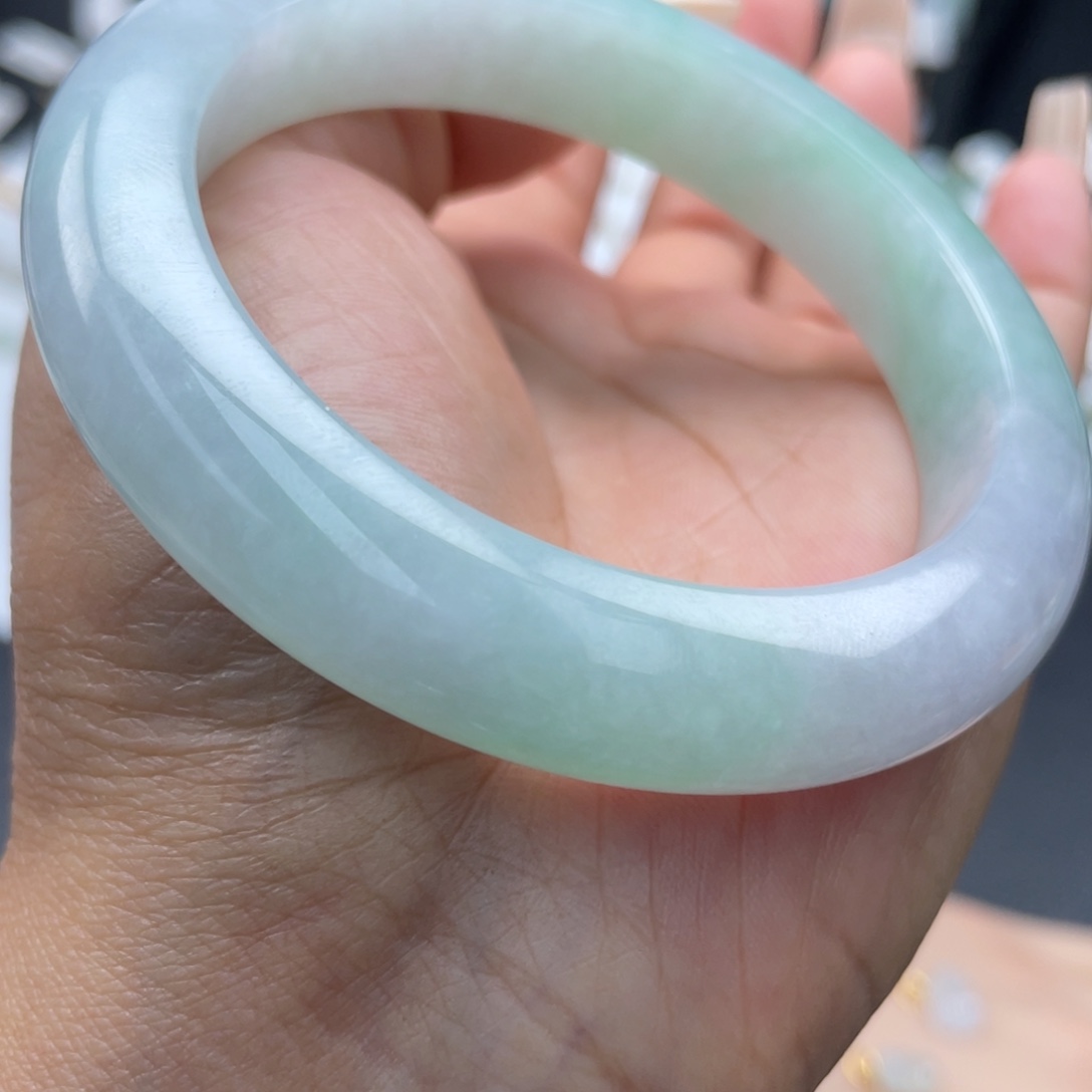 翡翠未镶嵌手镯甜绿