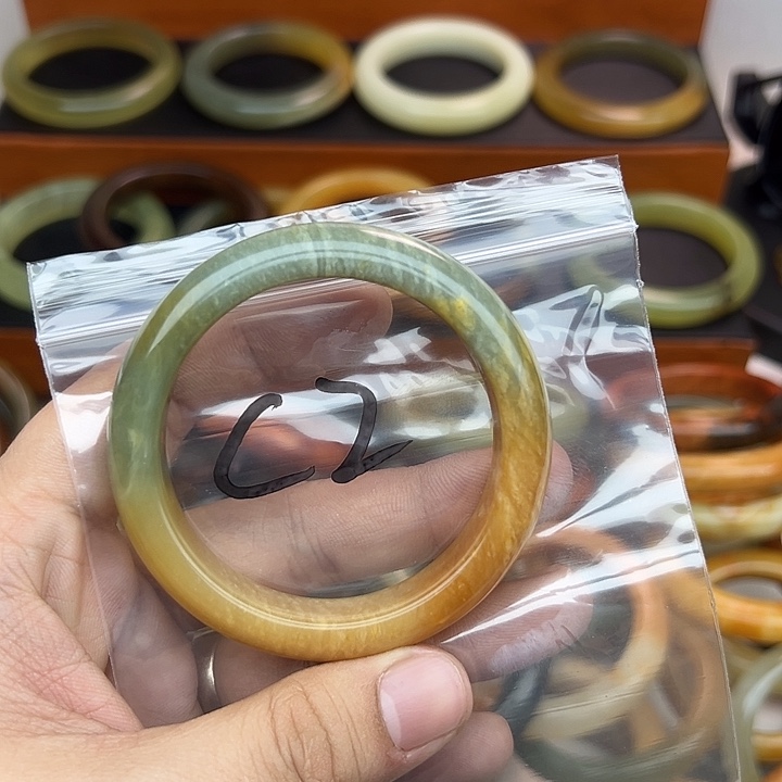 是***金蛇纹石玉未镶嵌手镯