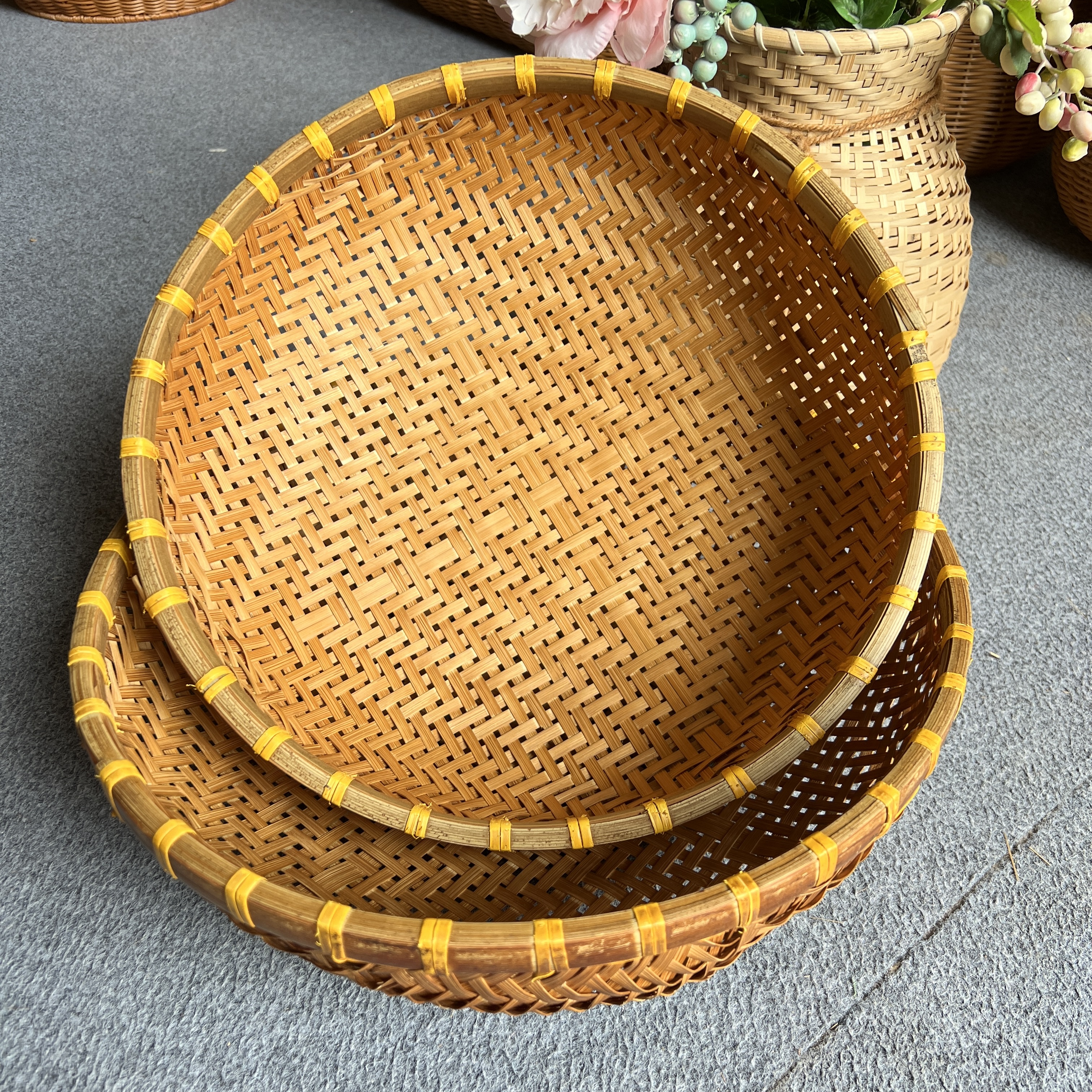 V86 竹编烟熏款到手 2 个加大号 36-33 公分手工编织馒头筐收纳篮