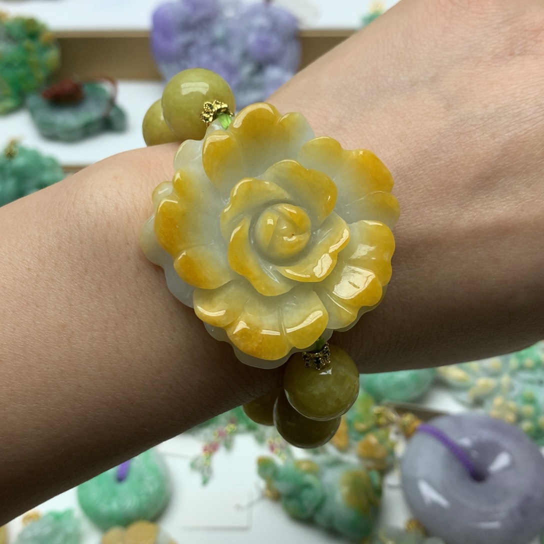 翡翠颈饰未镶嵌翡翠