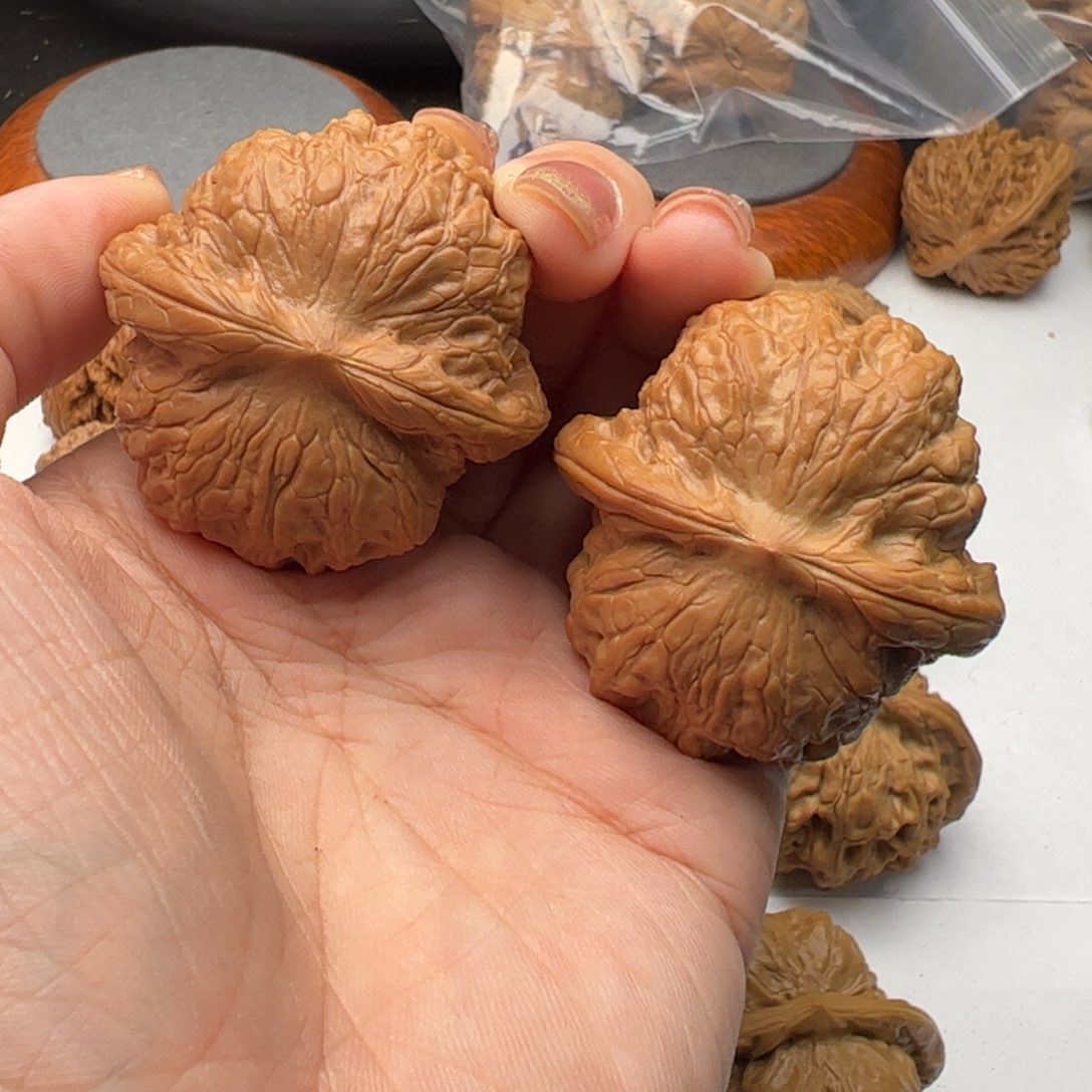 文玩核桃吊坠血麒麟43