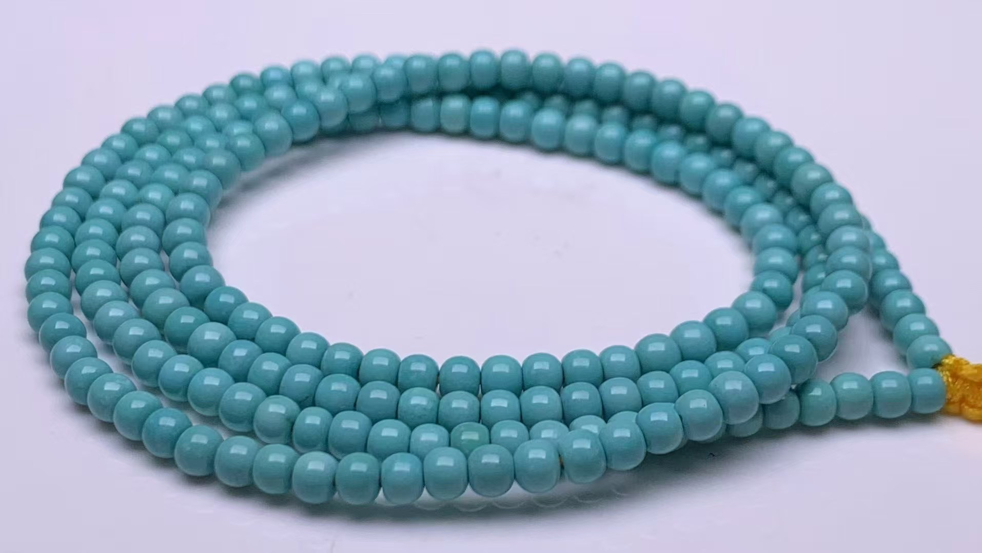 原矿绿松石。尺寸：4×3.2mm克重；16.4克 