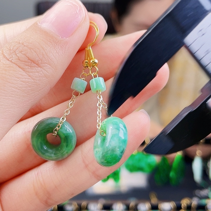 翡翠耳饰未镶嵌饰品